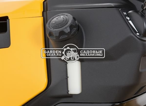 Снегоуборочный трактор Cub Cadet XT1 OS107 с 3X роторным снегоуборщиком и цепями на колеса