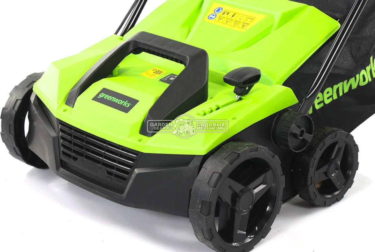 Вертикуттер - аэратор электрический GreenWorks GDT15 (PRC, 1500 Вт, 36 см., ножи + пружины, 45 л, 12.8 кг)