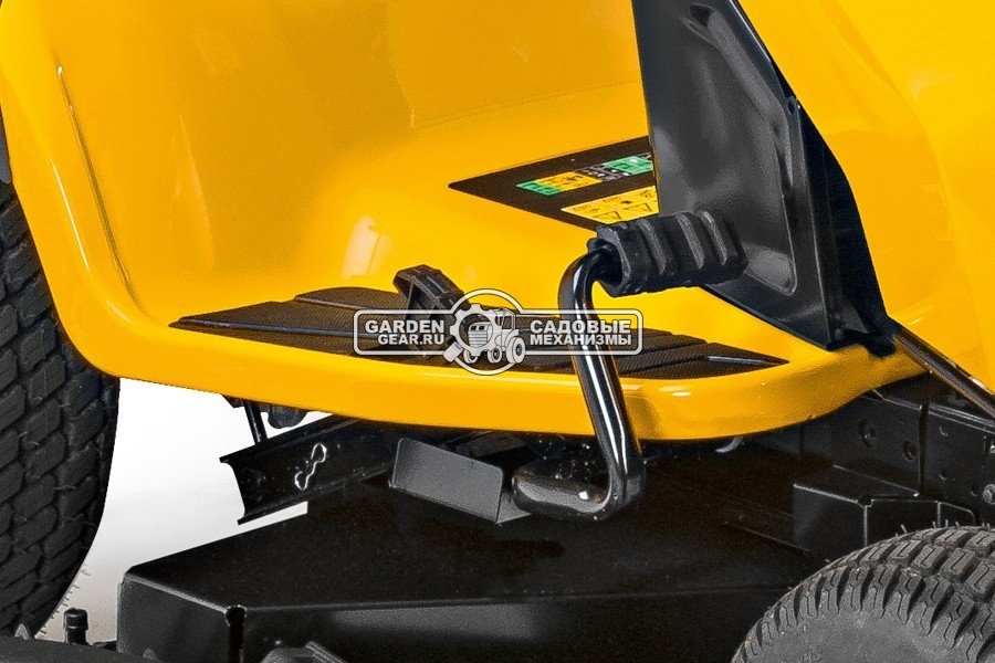 Снегоуборочный трактор Cub Cadet XT3 QS137 с 3X роторным снегоуборщиком