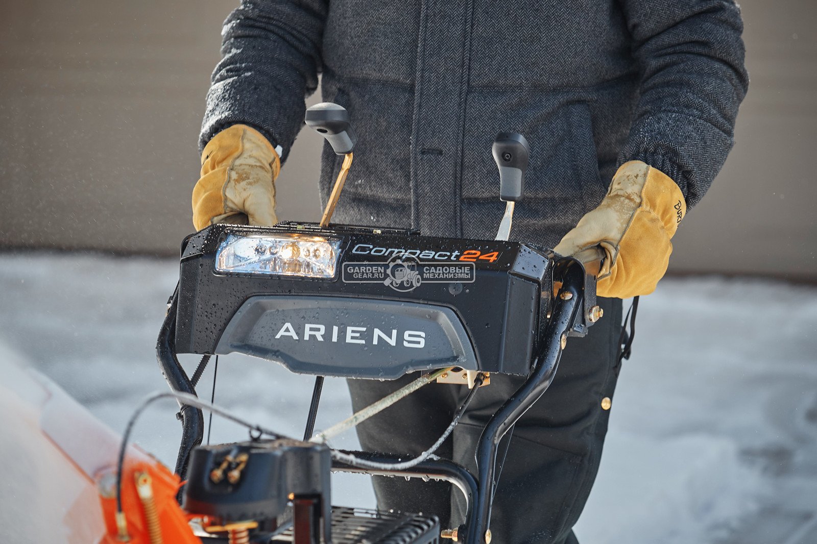 Снегоуборщик Ariens ST 24 DLE Compact (USA, 60,9 см., Ariens AX, 208 см3, эл/стартер 220В, AutoTurn, фара, 81,6 кг.)