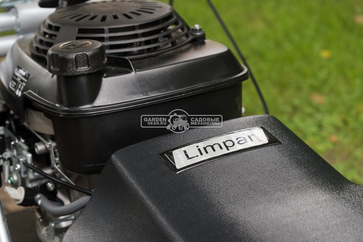 Подметальная машина Limpar 67 с универсальной щеткой (GER, Honda GCVx170, 166 куб.см.,, ширина 70 см., диаметр 28 см., 1 вперед, 45 кг.)
