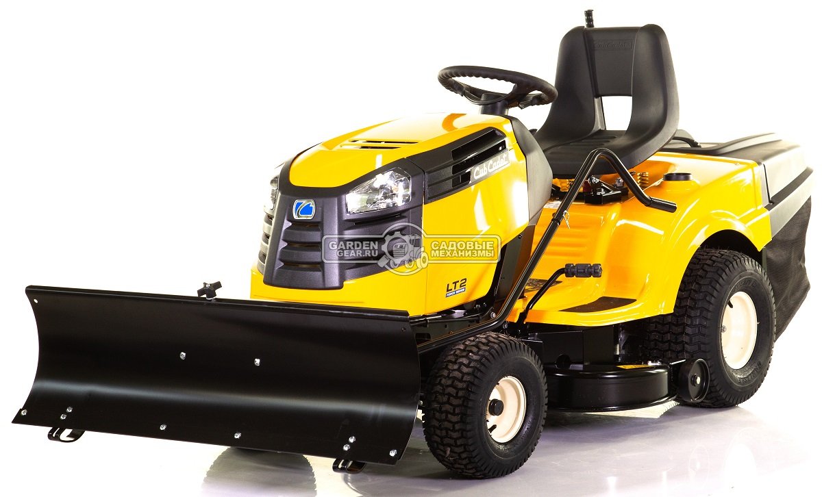 Снегоуборочный трактор Cub Cadet LT2 NR92 с ножом отвалом 117 см., и цепями на колеса