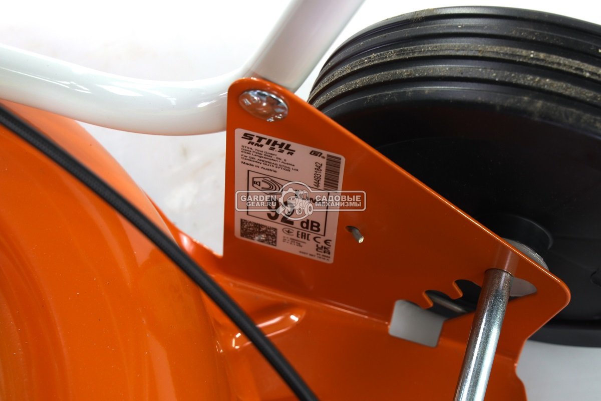 Газонокосилка бензиновая Stihl RM 2.2 R мульчирующая (AUT, 46 см, несамоходная, Stihl EVC 200.3, 139 куб.см., сталь, 24 кг.)
