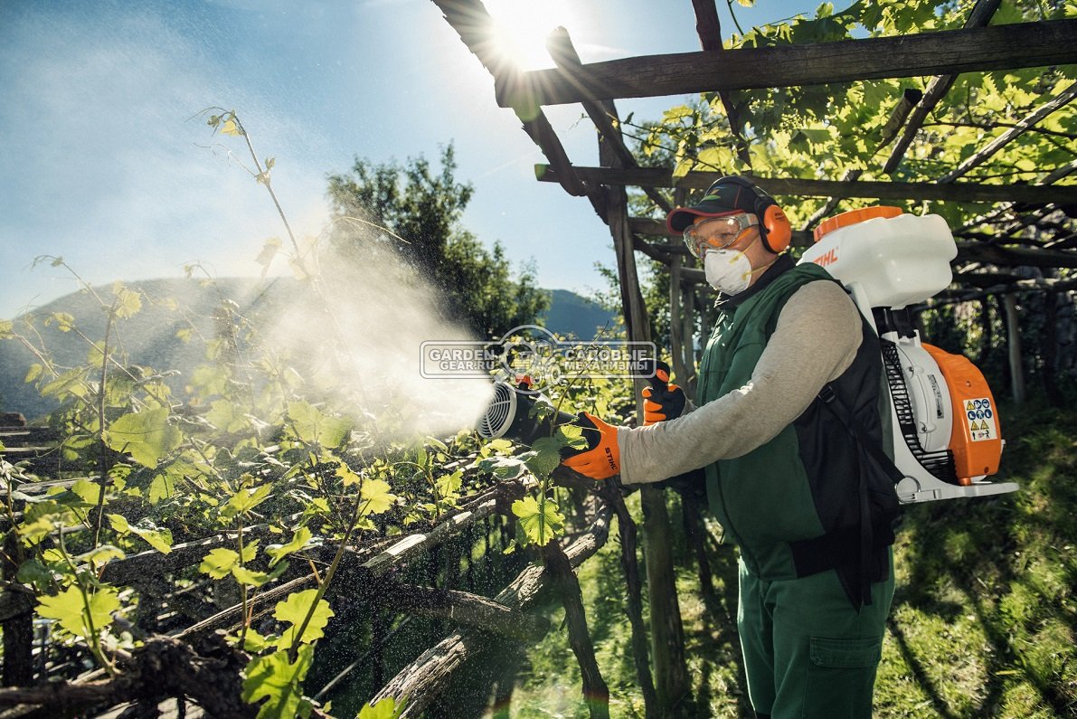 Опрыскиватель ранцевый бензиновый Stihl SR 450 (BRA, 63,3 куб.см., 2-MIX, 3,9 л.с., 14 л., 1300 м3/ч., до 14,5 м., сухое распыление, 12,8 кг.)