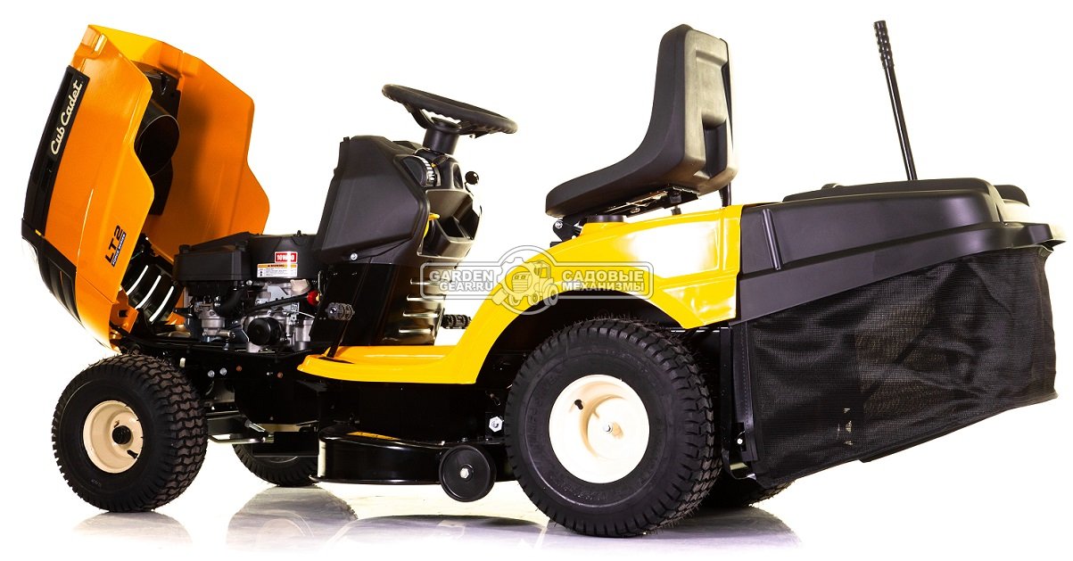 Снегоуборочный трактор Cub Cadet LT2 NR92 с ножом отвалом 117 см., и цепями на колеса