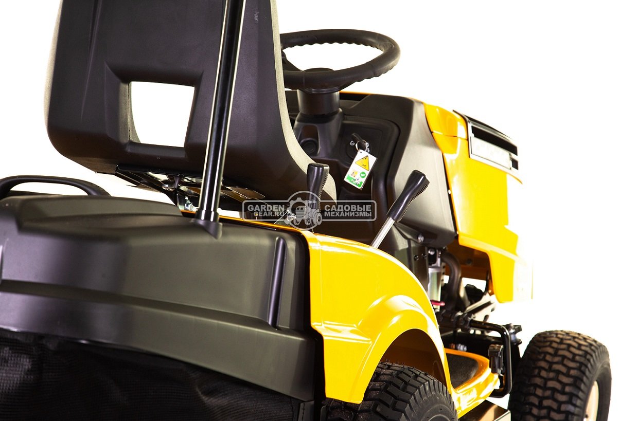 Снегоуборочный трактор Cub Cadet LT2 NR92 с ножом отвалом 117 см., и цепями на колеса