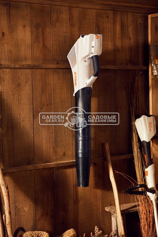 Воздуходувка аккумуляторная Stihl BGA 56 SET с АКБ AK 20 и ЗУ AL 101 (AUT, 36В Compact, макс. расход воздуха 600 м3/ч, скорость 54 м/с., 3,3 кг.)