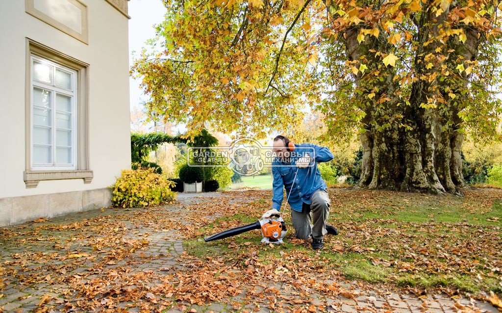 Садовый пылесос воздуходувка бензиновая Stihl SH 56 (USA, 27,2 см3, 0,7 кВт./1,0 л.с., макс. расход воздуха 730 м3/ч, 71 м/с, мешок - 45 л., 5,2 кг.)