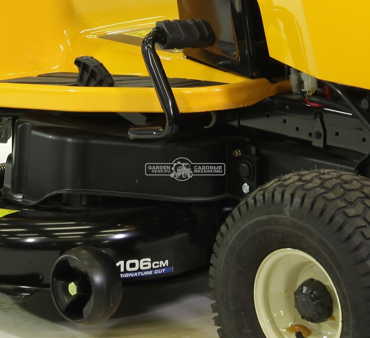 Садовый трактор Cub Cadet XT1 OR106 (USA, Cub Cadet, 547 куб.см., гидростатика, травосборник 320 л., ширина кошения 106 см., 258 кг.)