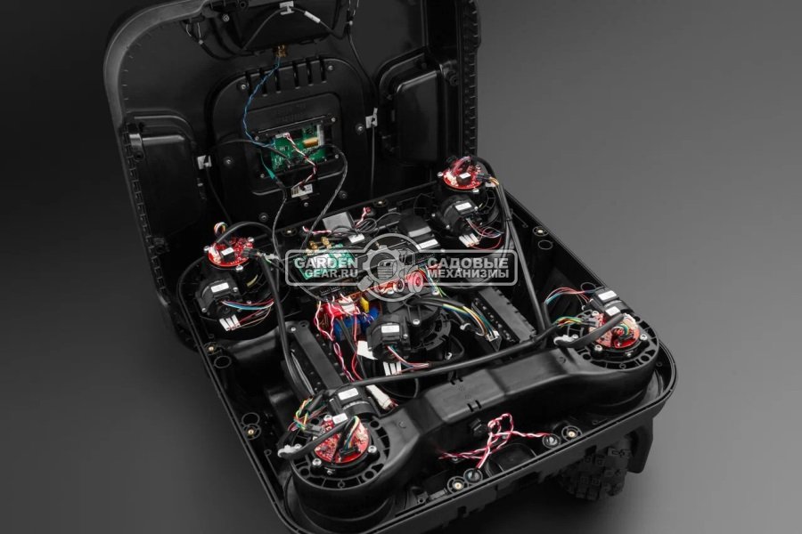 Газонокосилка робот Caiman Tech Crosser 4WD (ITA, площадь газона до 3500 м2, нож 29 см., Bluetooth, GPS, алгоритм умной стрижки, вес 18,5 кг.)