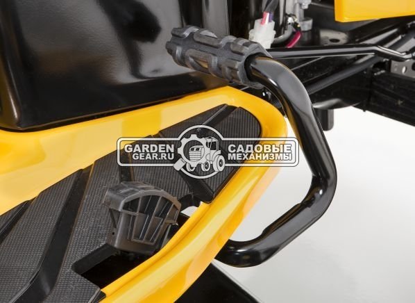 Снегоуборочный трактор Cub Cadet XT1 OS107 с 3X роторным снегоуборщиком и цепями на колеса