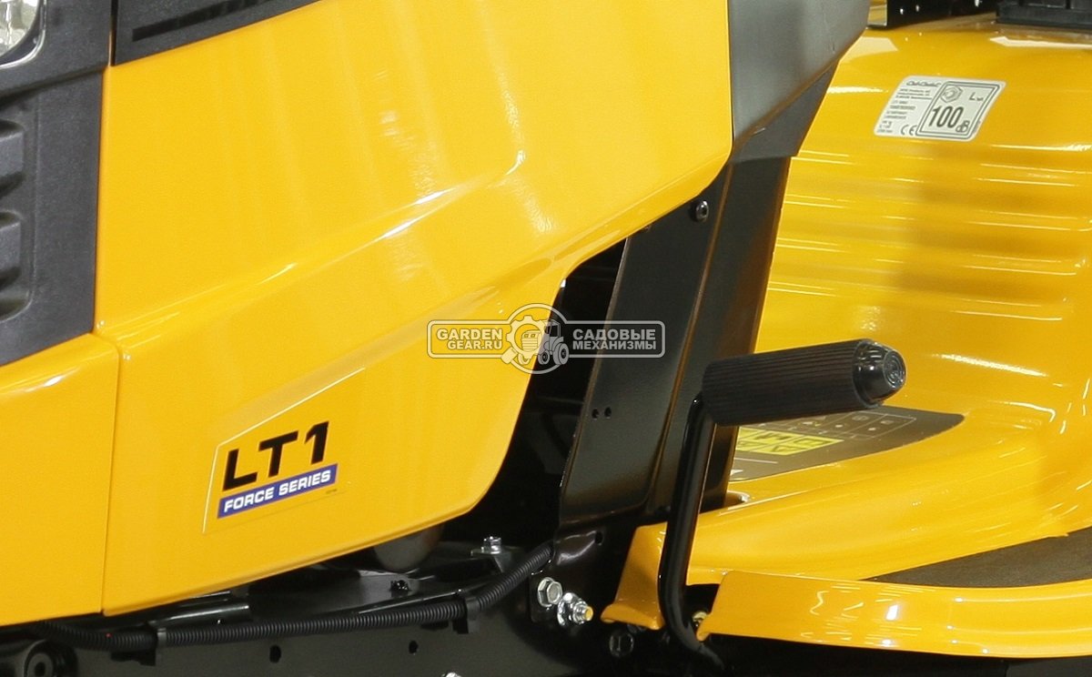 Садовый трактор Cub Cadet LT1 NR92 (USA, Cub Cadet, 439 куб.см., механика, травосборник 240 л., ширина кошения 92 см., 195 кг.)