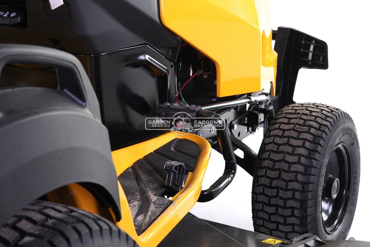 Снегоуборочный трактор Cub Cadet XT3 QS137 с 3X роторным снегоуборщиком