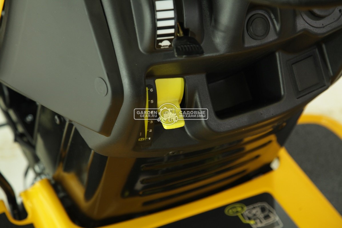 Садовый трактор Cub Cadet LT1 NS96 (USA, Cub Cadet, 439 куб.см., механика, боковой выброс, ширина кошения 96 см., 151 кг.)