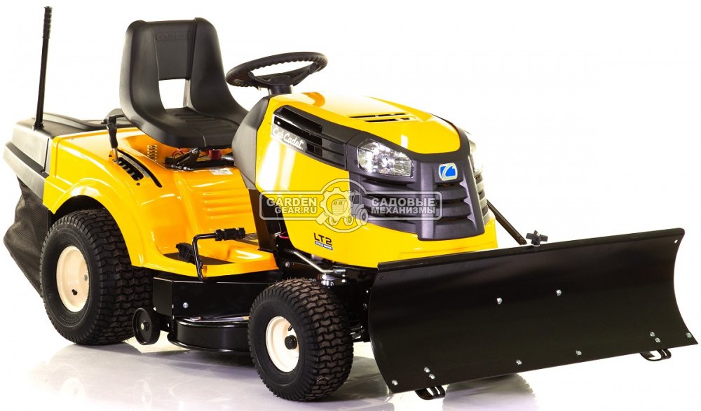 Снегоуборочный трактор Cub Cadet LT2 NR92 с ножом отвалом 117 см., и цепями на колеса