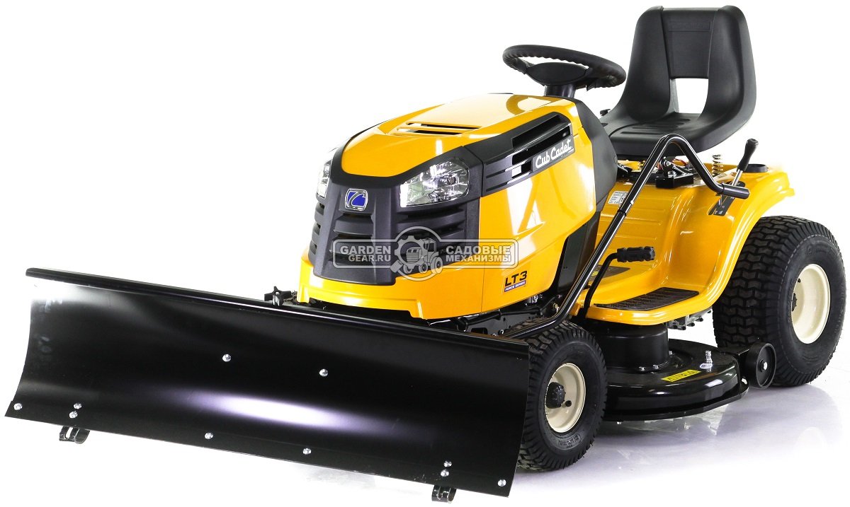 Снегоуборочный трактор Cub Cadet LT3 PS107 с ножом отвалом 117 см., и цепями на колеса