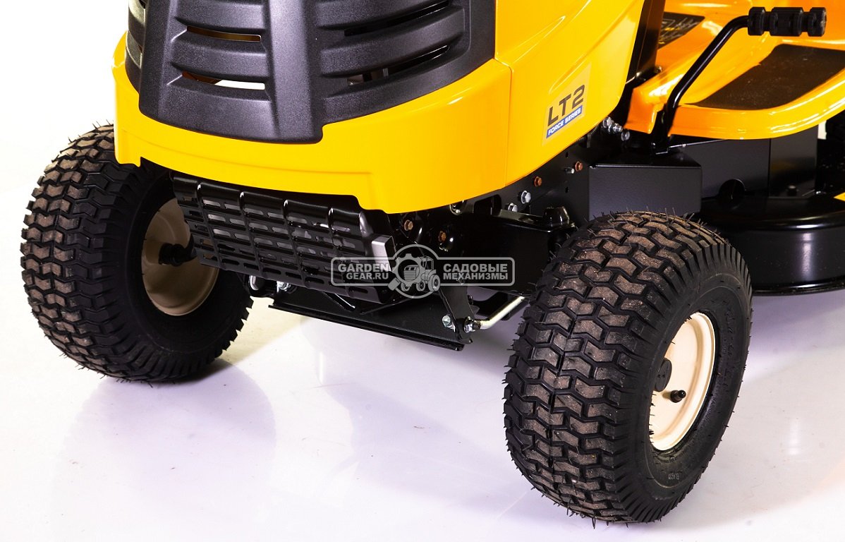 Снегоуборочный трактор Cub Cadet LT2 NR92 с ножом отвалом 117 см., и цепями на колеса