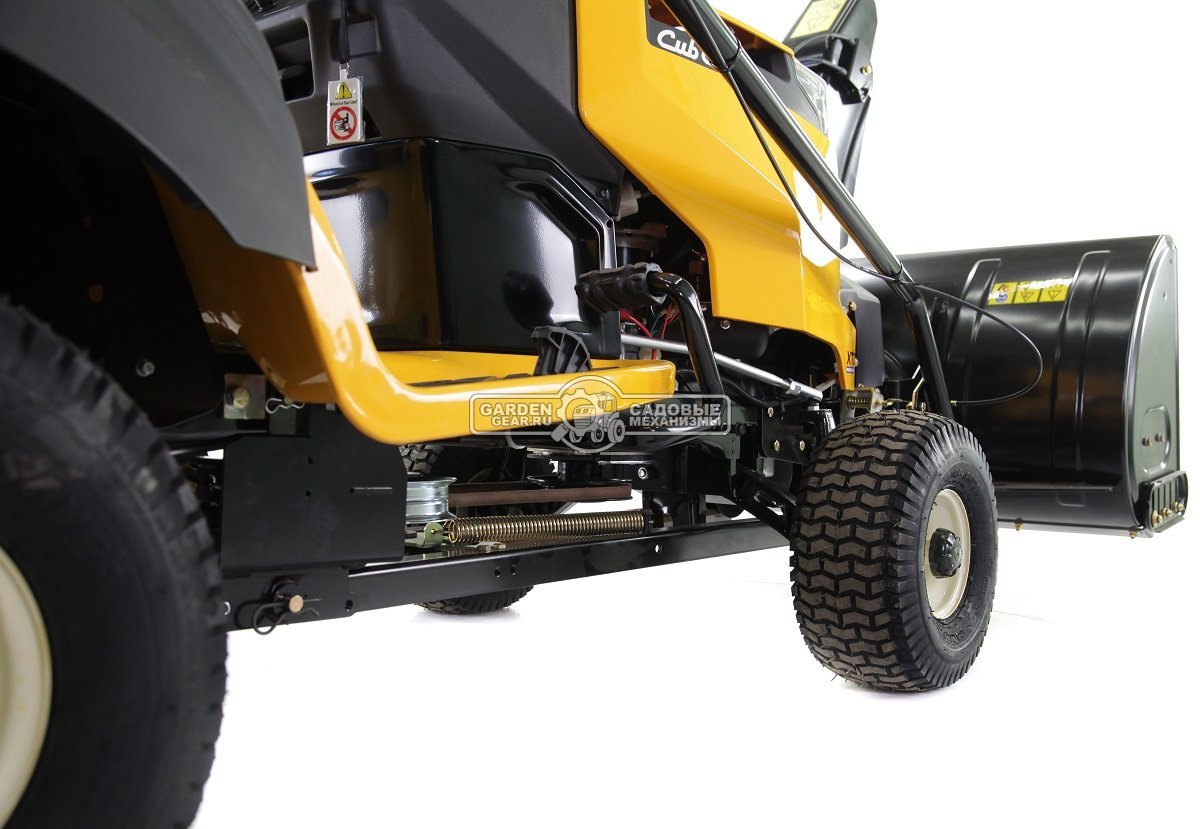 Снегоуборочный трактор Cub Cadet XT3 QR95 с 3X роторным снегоуборщиком и цепями на колеса