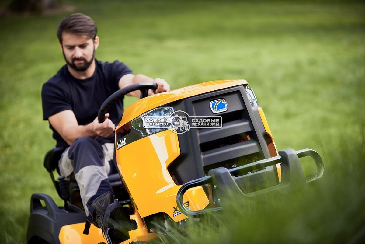 Снегоуборочный трактор Cub Cadet XT3 QS137 с 3X роторным снегоуборщиком