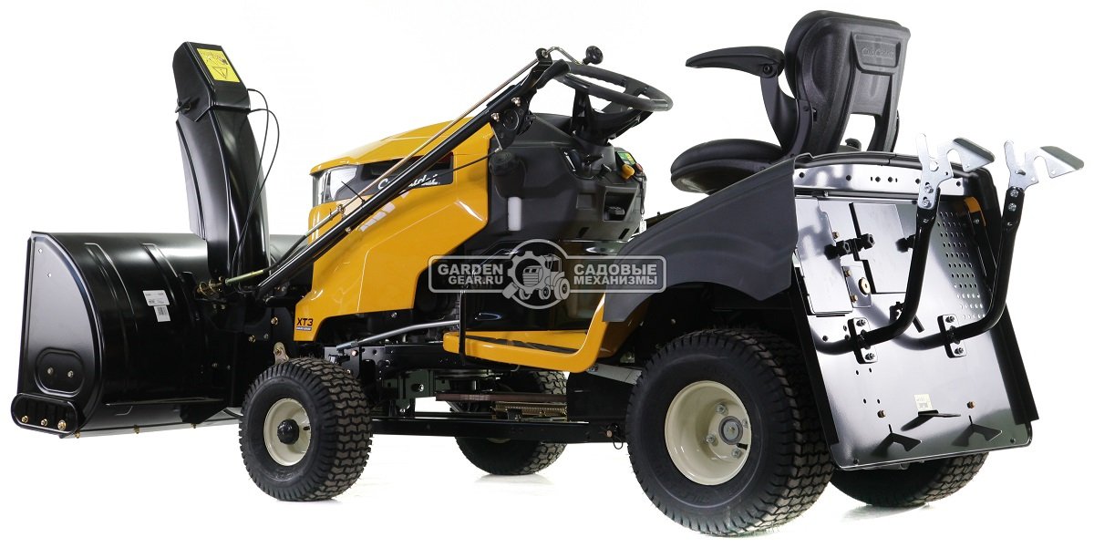 Снегоуборочный трактор Cub Cadet XT3 QR95 с 3X роторным снегоуборщиком и цепями на колеса