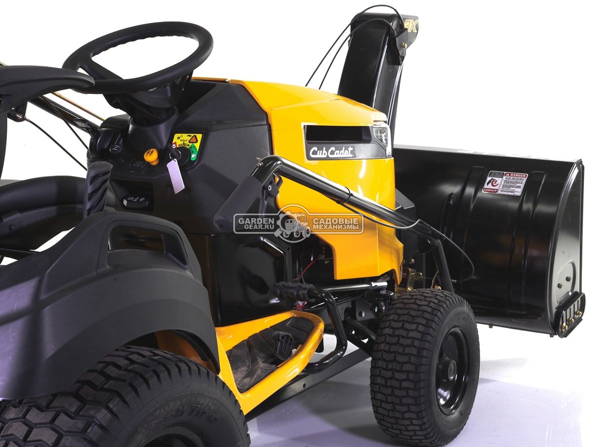 Снегоуборочный трактор Cub Cadet XT3 QS137 с 3X роторным снегоуборщиком