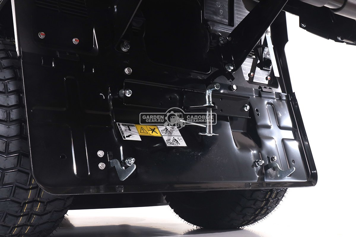 Садовый трактор Oleo-Mac OM 102R/16 K (PRC, Emak K 1600 AVD, 452 см3, 102 см., гидростатика, травосборник 300 л., 194 кг.)