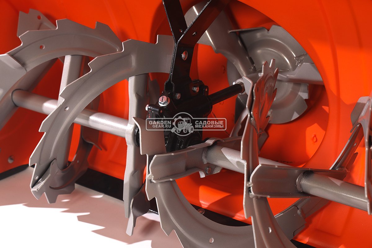 Снегоуборщик Daewoo DAST 1590 (EFI) гусеничный (PRC, 88 см, Daewoo WXE350, 310 куб.см., запуск от аккумулятора, фара, 3-х угольные гусеницы, 142 кг.)