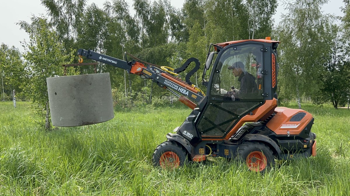 Фронтальный погрузчик Нева с кабиной (RUS, ММЗ-3LDT, 42 л.с., 60 л/мин, грузоподъемность 1200 кг, 2100 кг)