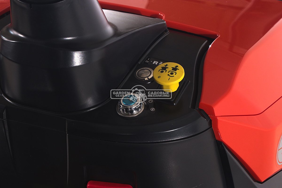 Садовый трактор Oleo-Mac OM 102R/19 KV (PRC, Emak K 1900 V-Twin, 586 см3, 102 см., гидростатика, травосборник 300 л., 198 кг.)