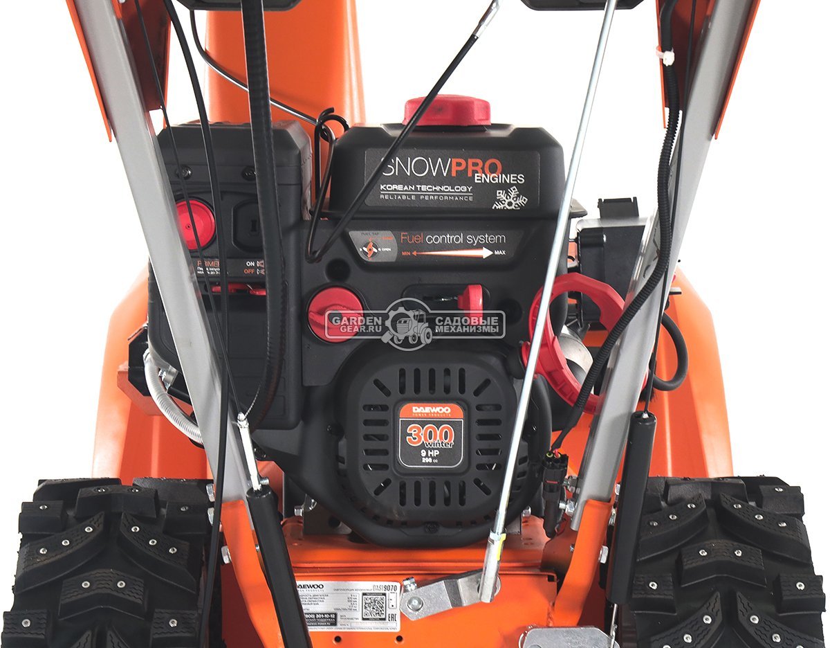 Снегоуборщик Daewoo DAST 9070 (PRC, 67 см., Daewoo, 298 куб.см., эл/стартер 220В, фара, скорости 5/2, колеса EX-ICE, подогрев рукояток, 112 кг.)