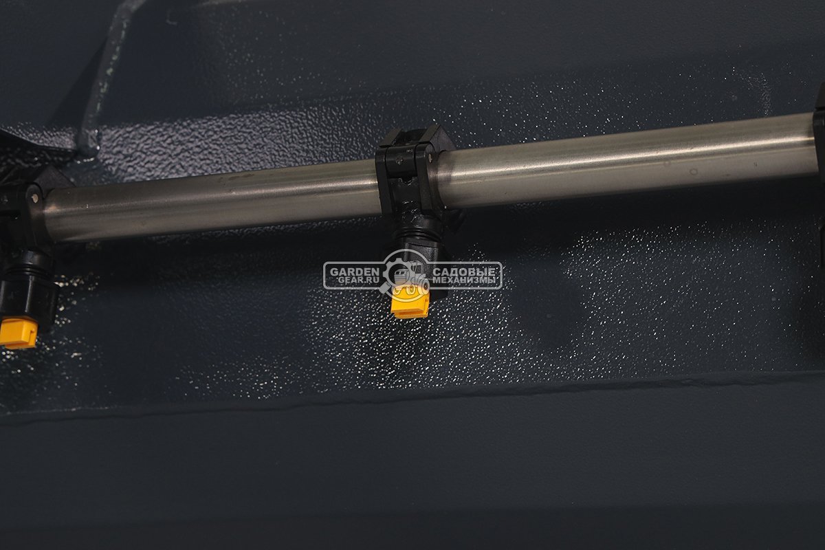 Щетка бункерная Baumech с системой орошения ширина 110 см., объем бункера 100 л., выгрузка гидравлическая, диаметр 400 мм., 180 кг.