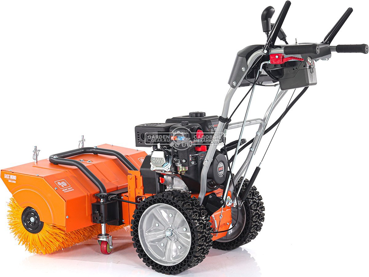 Подметальная машина Daewoo DASC 8080 (PRC, Daewoo 220 куб.см., запуск от аккумулятора 21В, фара, скорости 5/2, шир. 80 см., диам.35 см., 77,5 кг.)