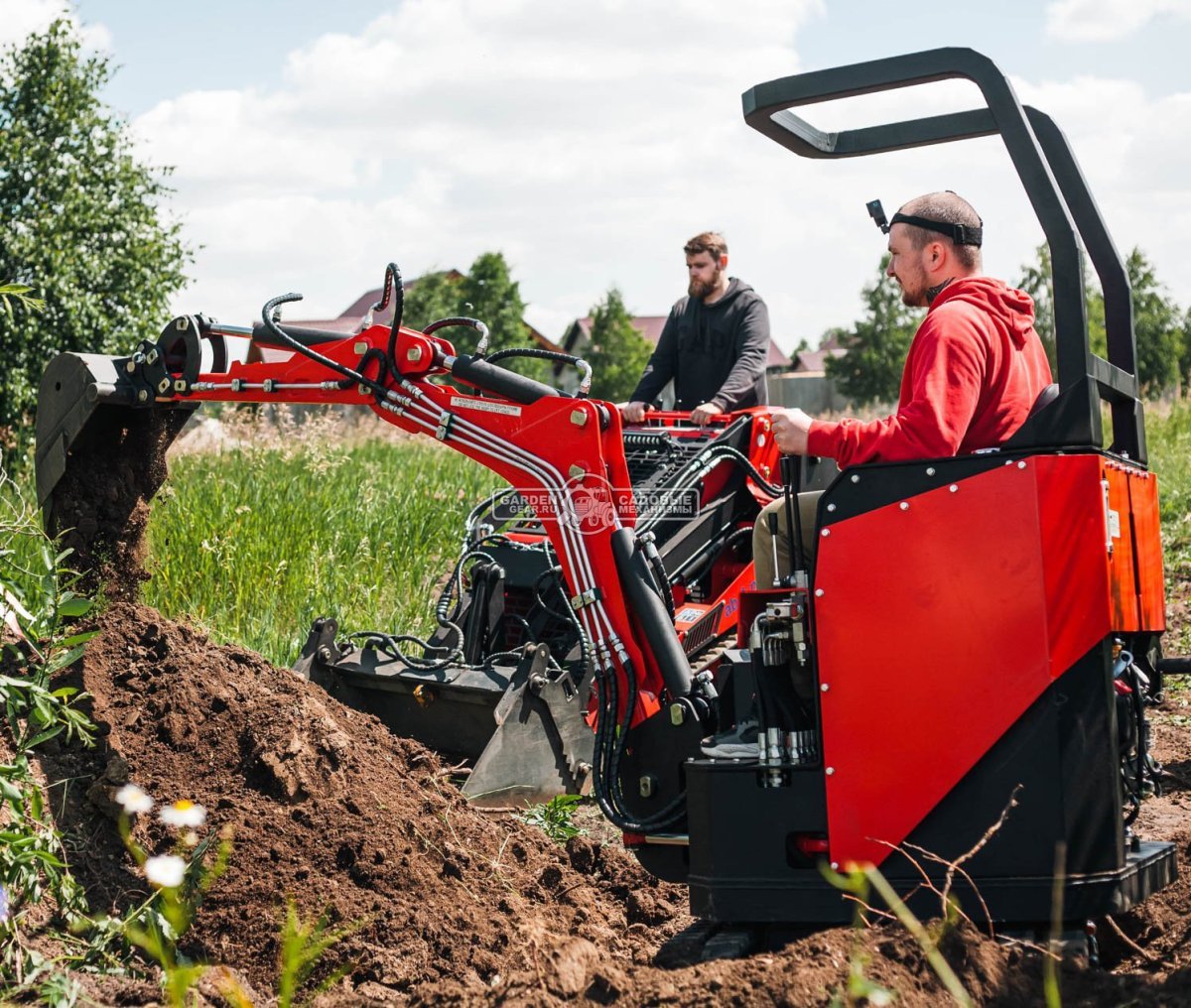 Гусеничный полноповоротный экскаватор RED Rhino RBX-15 Zongshen GB750EFI 30 л.с., глубина копания 2,0 м., ковш 250 мм., 1200 кг.