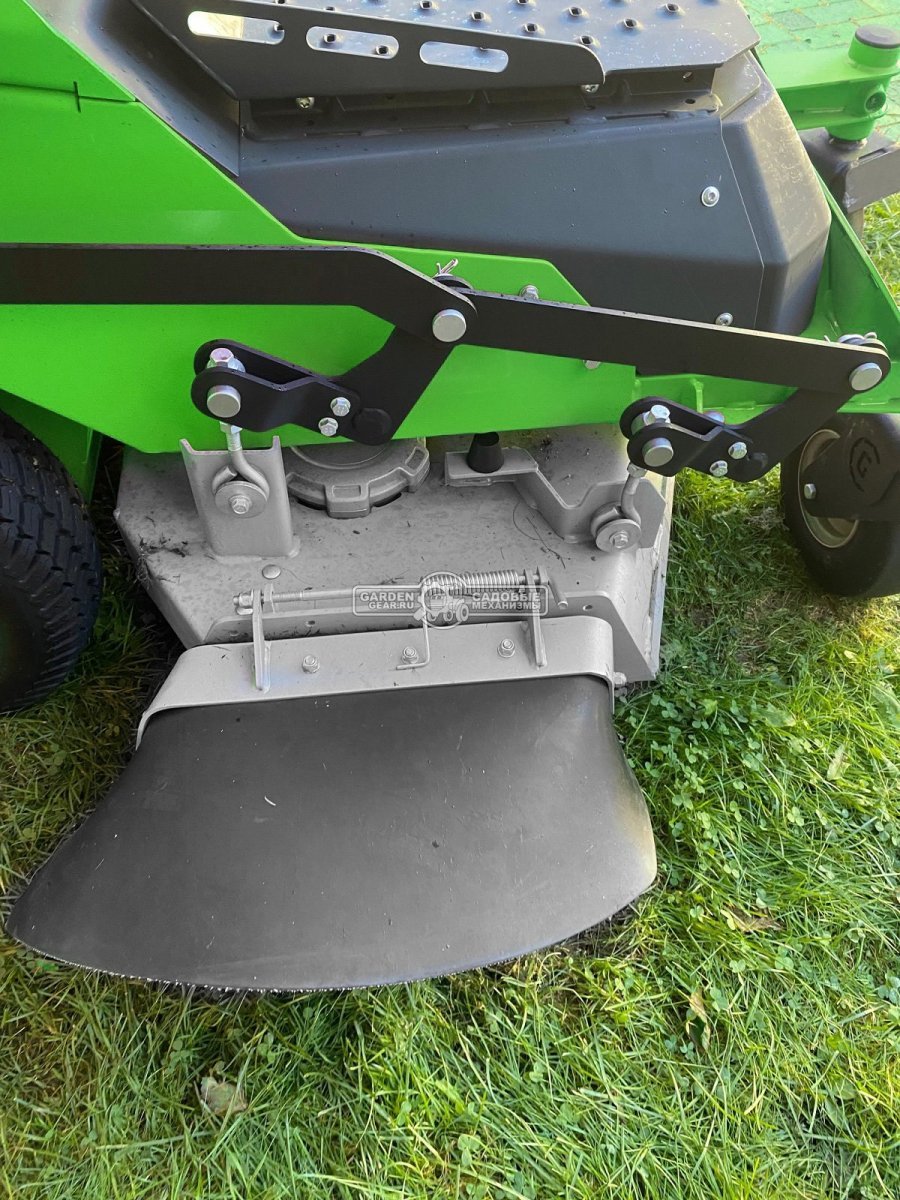 Садовый минирайдер GreenWorks ZTCS92 Stand-On аккумуляторный с нулевым радиусом разворота (PRC, 92 см, 82В, 105 Ач / 8 кВтч, 430 кг)
