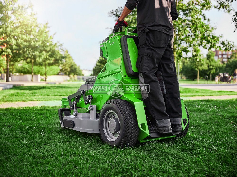 Садовый минирайдер GreenWorks ZTCS92 Stand-On аккумуляторный с нулевым радиусом разворота (PRC, 92 см, 82В, 105 Ач / 8 кВтч, 430 кг)