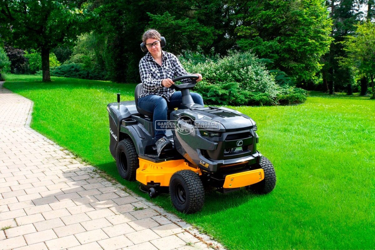 Садовый трактор Cub Cadet LT2 R92 (PRC, Cub Cadet, 547 куб.см., гидростатика, травосборник 245 л, ширина кошения 92 см, 198 кг)