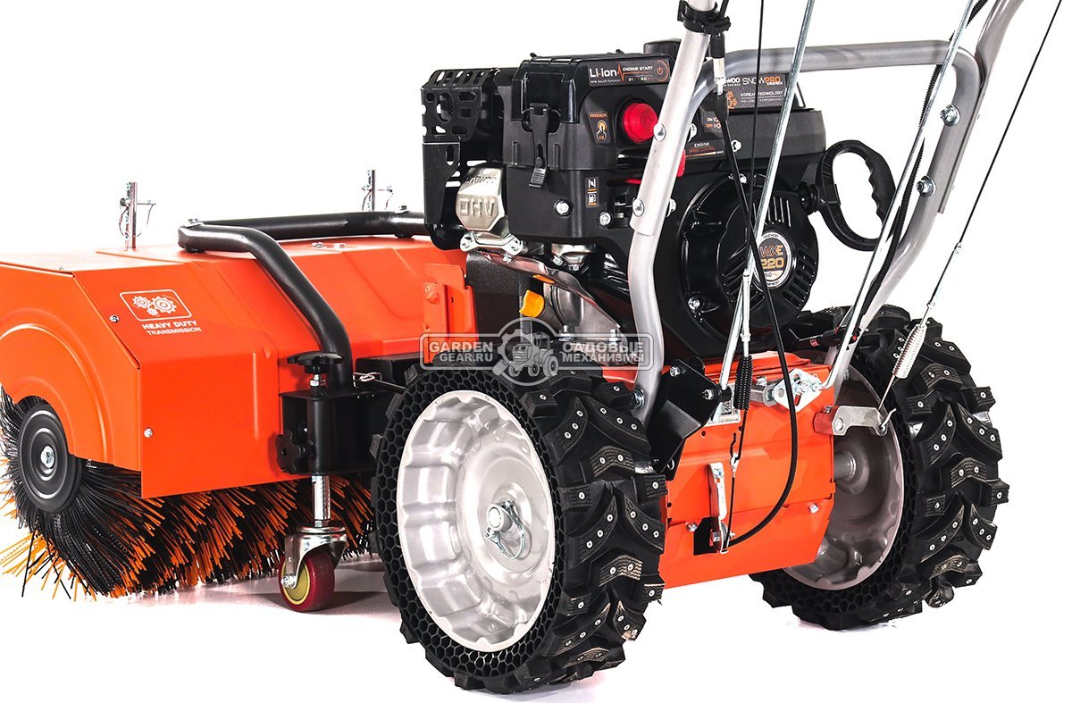 Комбимашина Daewoo SC 8080 с щеткой 80 см. и снегоуборщиком 56 см. (PRC, Daewoo, 221 куб. см., запуск от аккумулятора 21В, скорости 6/2, 87 кг.)