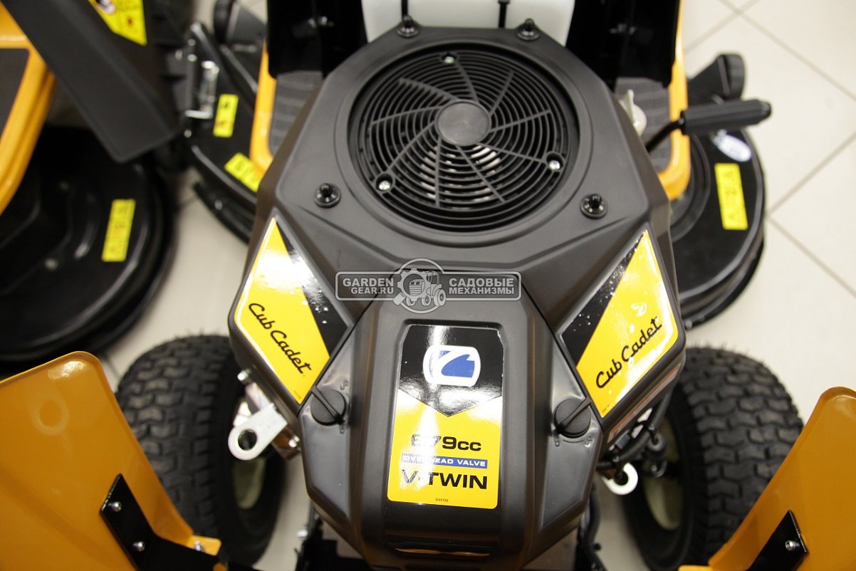 Садовый трактор Cub Cadet LT3 PR105 (USA, Cub Cadet 679, V-Twin, 679 куб.см., гидростатика, травосборник 240 л., ширина кошения 105 см., 198 кг.)