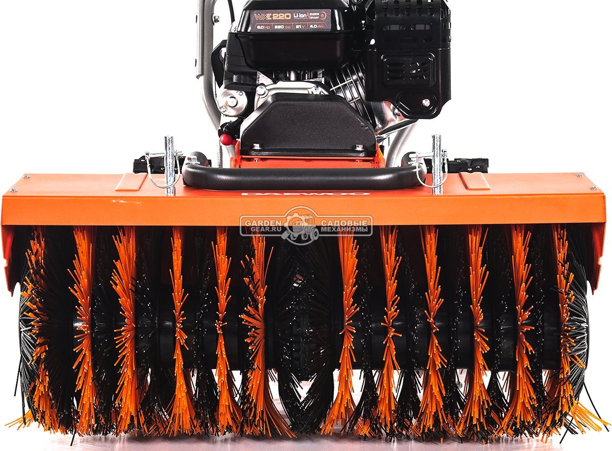 Подметальная машина Daewoo SC 8080 (PRC, Daewoo 220 куб.см., запуск от аккумулятора 21В, фара, скорости 6/2, ширина 80 см., диаметр 35 см., 87 кг.)