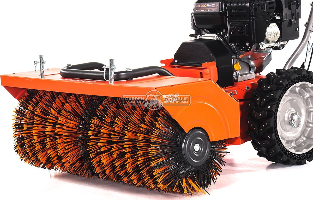 Комбимашина Daewoo SC 8080 с щеткой 80 см. и снегоуборщиком 56 см. (PRC, Daewoo, 221 куб. см., запуск от аккумулятора 21В, скорости 6/2, 87 кг.)