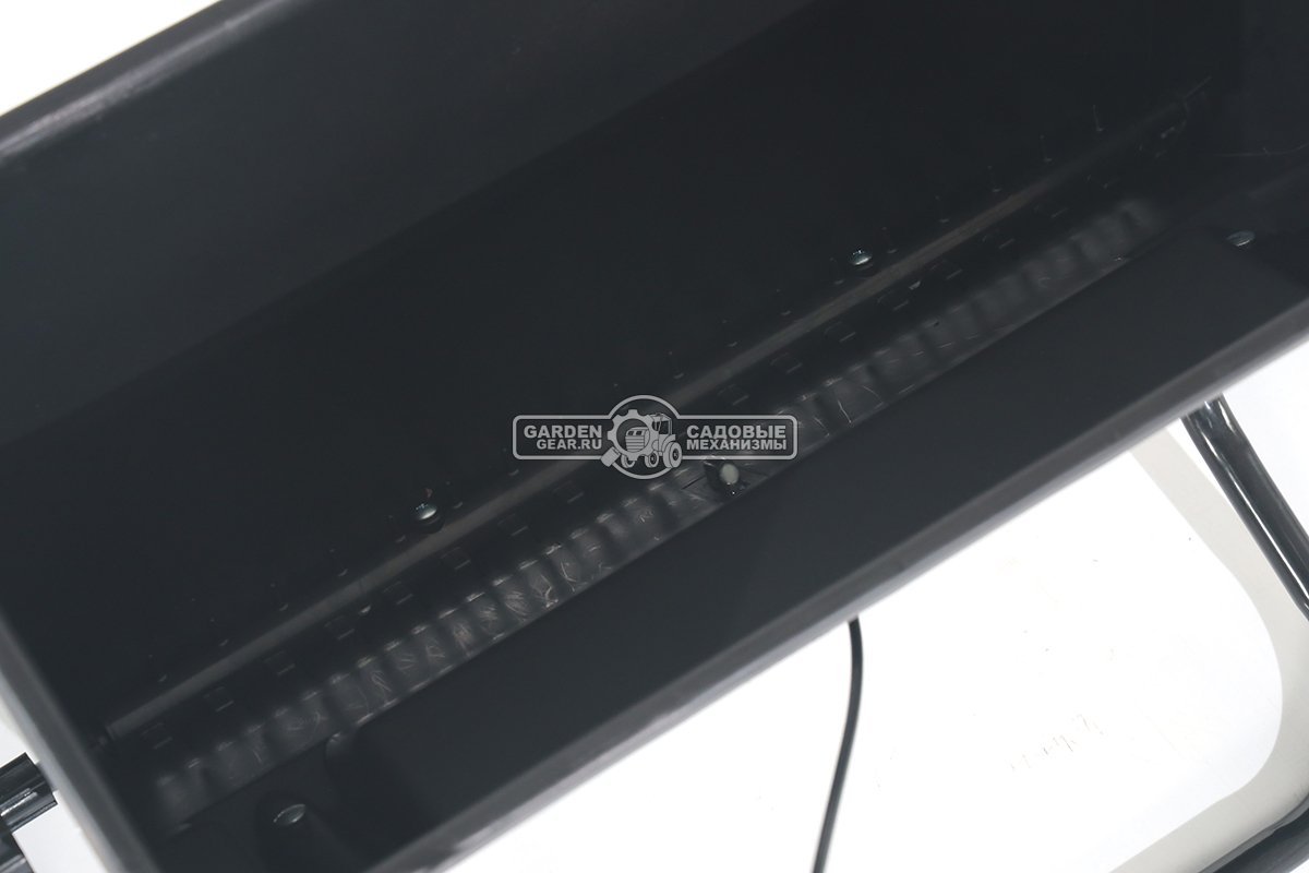 Тележка - разбрасыватель для удобрений, песка и реагентов Haitec HT-GS25 (PRC, ширина разброса 55 см, ёмкость 25 кг, колеса 25.4 см)