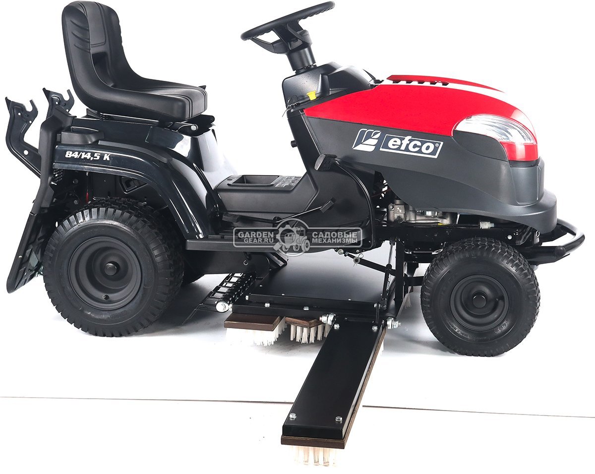 Трактор для футбольного поля Efco EF 84/14,5 K TOSS Sport с щёткой для ухода за искусственным газоном (дека 84 см и травосборник в комплекте)