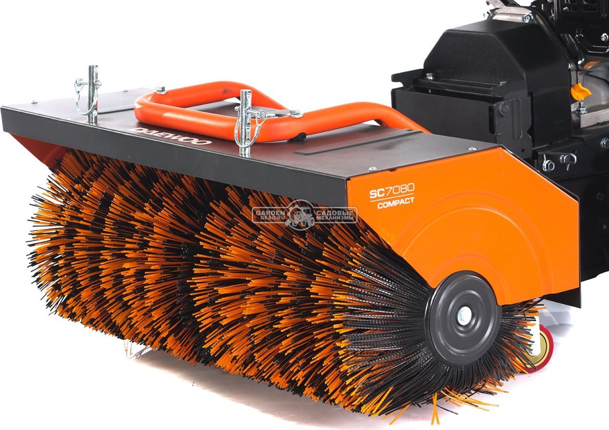 Комбимашина Daewoo SC 7080 с щеткой 80 см. и снегоуборщиком 56 см. (PRC, Daewoo, 220 куб.см., скорости 6/2, 83 кг.)