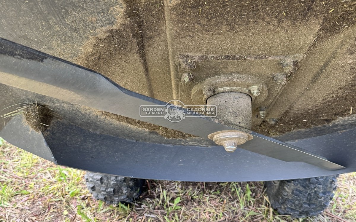 Косилка для высокой травы и кустов Caiman Tuno 220C (RUS, 76 см, Caiman V-Twin, 764 куб.см., дифференциал, 3 вперед / 1 назад, 189 кг.)