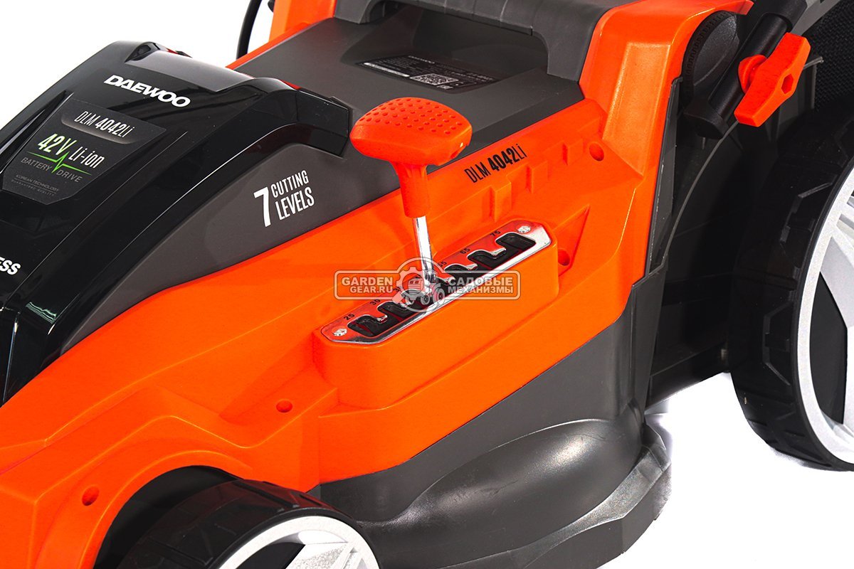 Газонокосилка аккумуляторная Daewoo DLM 4042Li SET с 2 АКБ 5 А/ч и ЗУ (PRC, 40 см, BL 2x21В, пластик, мульчирование, 50 л, 13.2 кг)