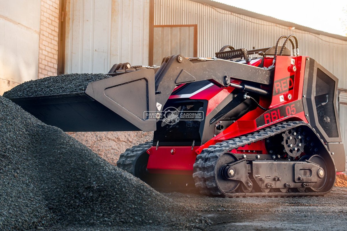 Мини-погрузчик гусеничный RED RBL-05 с платформой оператора Lifan 29 л.с., грузоподъемность до 700 кг., ковш 300 л., 1200 кг.