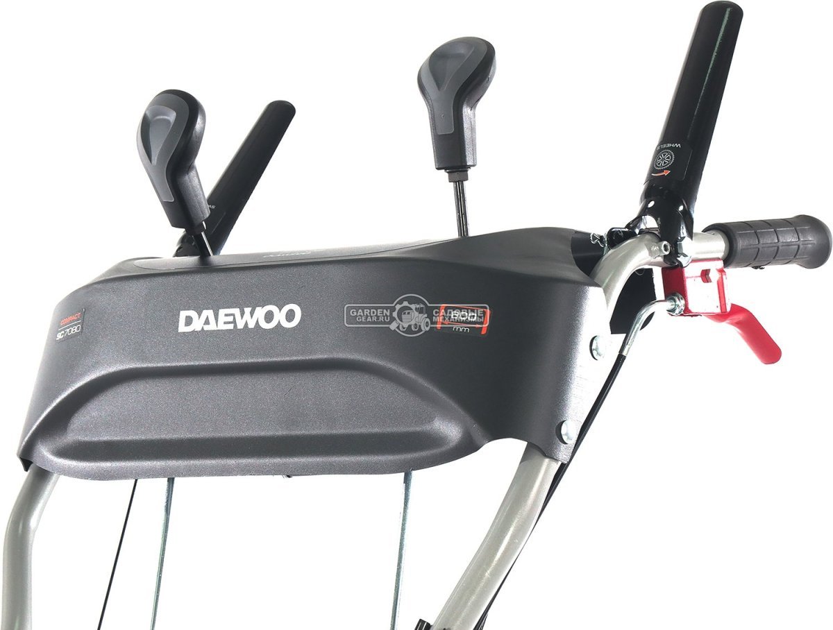 Комбимашина Daewoo SC 7080 с щеткой 80 см. и снегоуборщиком 56 см. (PRC, Daewoo, 220 куб.см., скорости 6/2, 83 кг.)