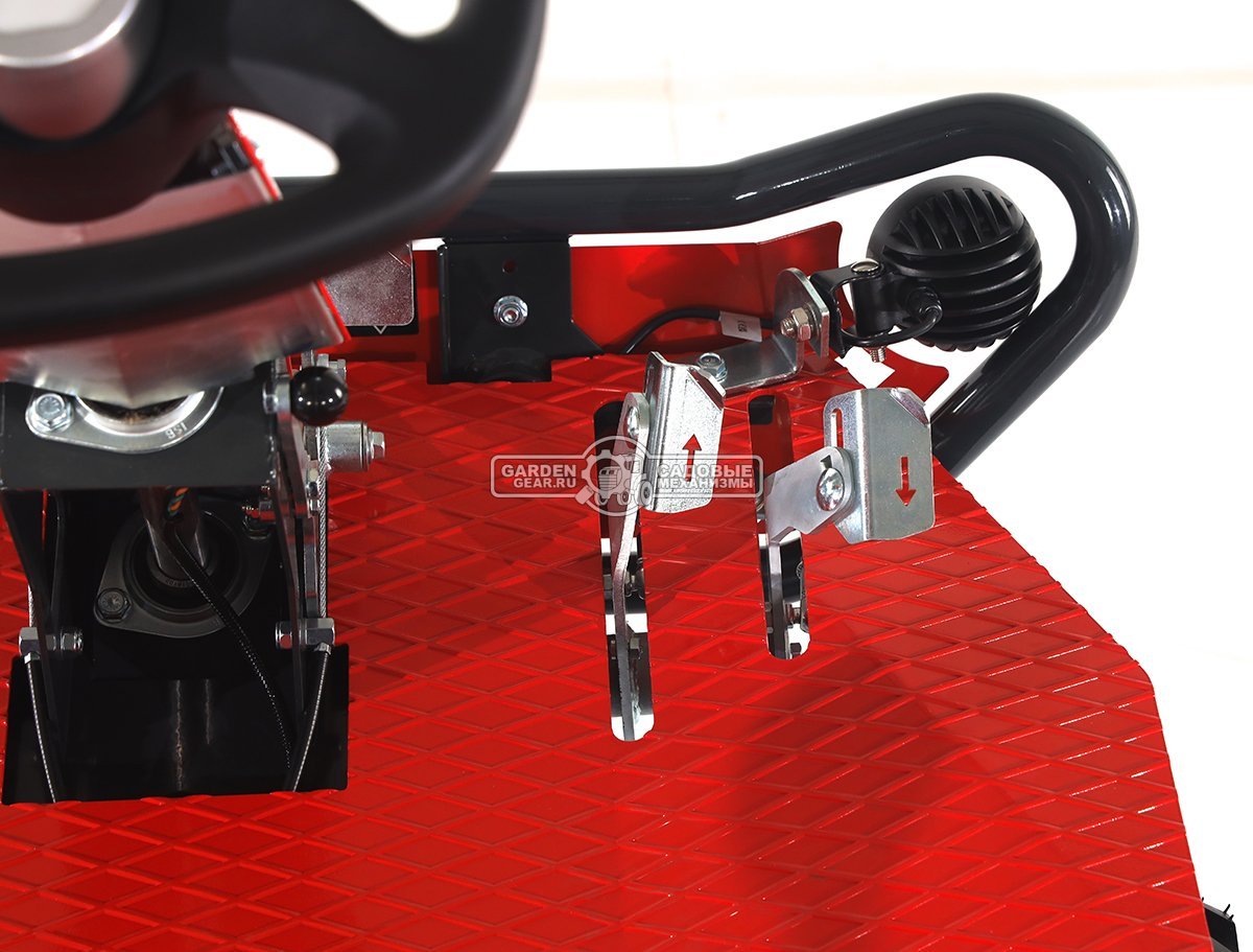 Садовый трактор для высокой травы и работы на склонах SABO GLADIATOR 95 F AWD (GER, B&S Intek 8-44C8, 724 куб.см., 95 см, дифференциал, 388 кг.)