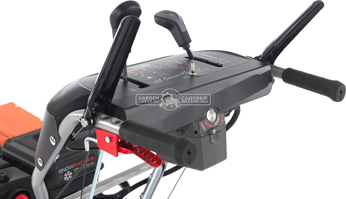 Подметальная машина Daewoo DASC 8080 (PRC, Daewoo 220 куб.см., запуск от аккумулятора 21В, фара, скорости 5/2, шир. 80 см., диам.35 см., 77,5 кг.)