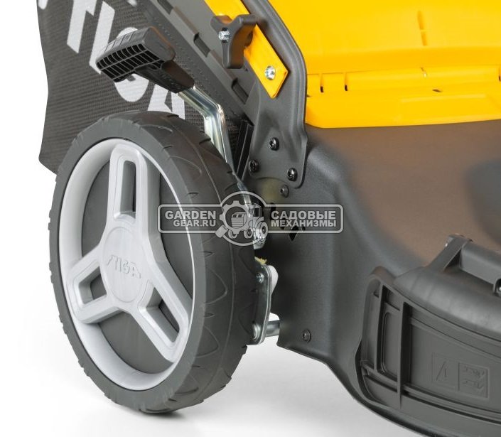 Газонокосилка аккумуляторная самоходная Stiga Combi 48 SQ MAE (SVK, 46 см, 1 АКБ х 4 А/ч, Li-ion, 60V, сталь, 60 л., 4 в 1, 27 кг.)